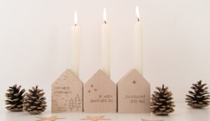 Deko-Häuschen mit Kerze als Weihnachtsdekoration
