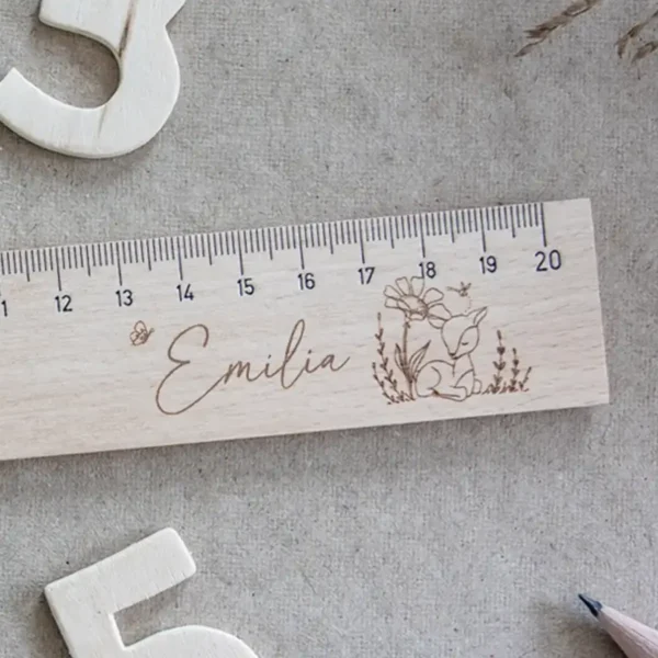 Personalisiertes Lineal Holz Namensgravur Reh